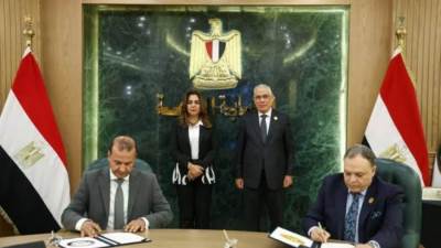 "النيابة العامة" تسلم سبائك فضية و13 قطعة أرض بمساحة 232 ألف متر