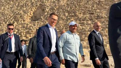 رئيس فنلندا يزور المتحف المصري الكبير وأهرامات الجيزة