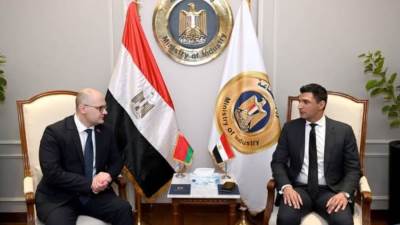 “مصر وبيلاروسيا” تبحثان توطين صناعة الجرارات والمعدات الثقيلة وزيادة المكون المحلي
