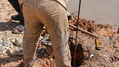 جهاز العاشر من رمضان يزيل 293 وصلة مياه مخالفة 