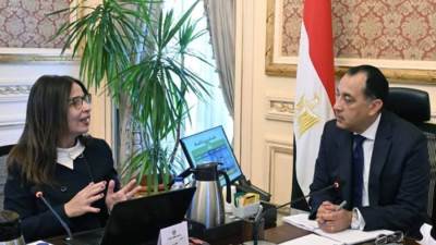 رئيس الوزراء يتابع مع وزيرة الثقافة حماية التراث الثقافي ودعم الصناعات الثقافية