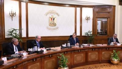 الحكومة تناقش أعمال تطوير قطاع الغزل والنسيج واستعادة المكانة العالمية للقطن المصري