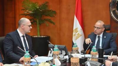 وزير الاستثمار يبحث مع سفير بيلاروسيا تعميق التصنيع المحلي وتطوير الشراكات الصناعية