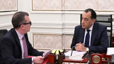 رئيس الوزراء يستعرض مع وزير التخطيط نتائج اجتماعات صندوق النقد والبنك الدوليين