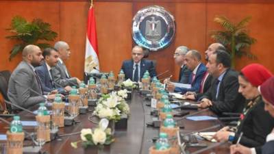 وزير الاستثمار يبحث مع "مجموعة العربي" خطط التوسع الصناعي وزيادة المكون المحلي