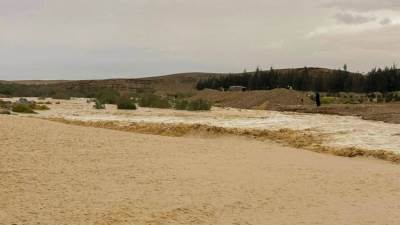 الدكتور هاني سويلم يتابع موقف السيول التي تعرضت لها محافظة شمال سيناء