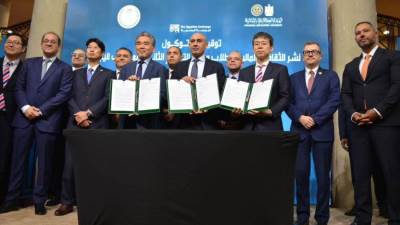 حسابات ومحافظ استثمار.. انطلاق منهج الثقافة المالية لطلاب الثانوية داخل البورصة المصرية