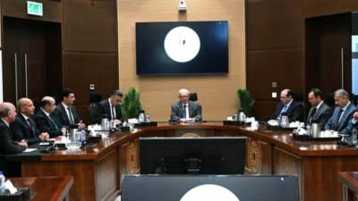 نائب رئيس الوزراء للشئون الاقتصادية يبحث جهود توفير السلع ومستلزمات الإنتاج