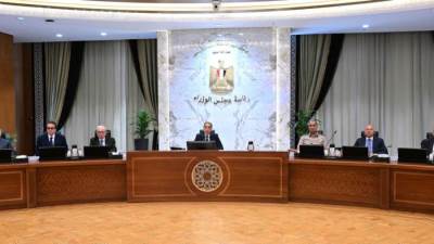 "الحكومة" تدرس مبادرة وطنية لتركيب الطاقة الشمسية بالمصانع والمنازل