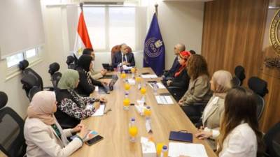 رئيس هيئة الدواء يبحث مع فايزر لتعزيز الاستثمار والتوطين في القطاع الدوائي