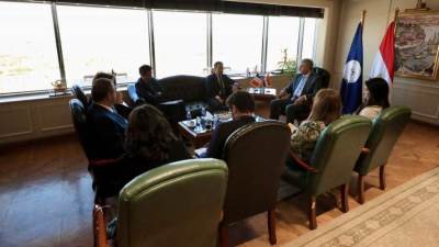 وزير السياحة والآثار يبحث مع سفير فرنسا بالقاهرة تعزيز التعاون 