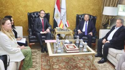 مصر و إسبانيا تبحثان تعزيز التعاون الثنائي في قطاعات النقل