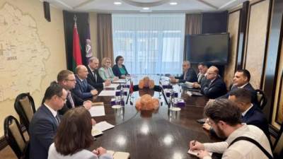 وزير الاستثمار يبحث مع بيلاروسيا تعزيز الشراكات في الآلات الثقيلة والصناعات الغذائية