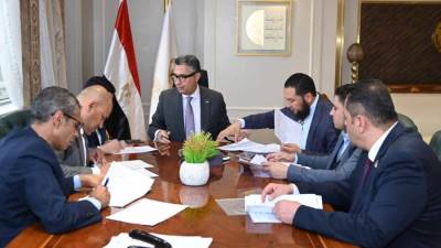 الدكتور شريف فاروق وزير التموين يلتقي بعدد من أعضاء مجلسي النواب والشيوخ