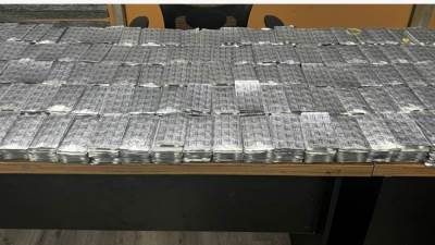 ضبط راكبة حاولت تهريب أكثر من 2400 شريط دواء يستخدم في الإجهاض