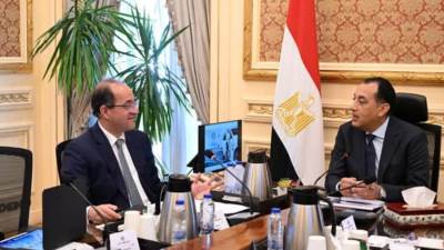 عاجل.. "الحكومة" تبدأ إجراءات التحول للسيارات الكهربائية وخطة لتفعيل استراتيجية النقل الأخضر