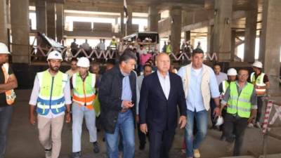 من ديروط للأقصر.. وزير النقل يتفقد 16 محطة بالخط الثاني للقطار السريع