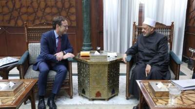 شيخ الأزهر يلتقي السفير الإسباني ويثني على مواقف إسبانيا الرافضة للعدوان على غزة