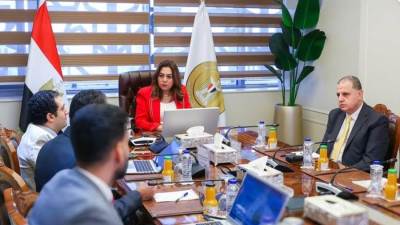 د.منال عوض تتابع جهود تيسير وتبسيط منظومة تراخيص المحال العامة بالمحافظات