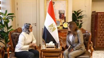 "منال عوض" تتابع الاستعداد للعيد وملفات التصالح والتعديات ودعم الاستثمار بالوادي الجديد