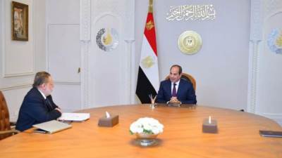 "السيسي" يتابع مع محافظ البنك المركزي جهود خفض التضخم وزيادة الاحتياطي الدولاري