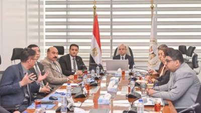 "الاستثمار" تدرس إنشاء أول مدينة نسيجية محايدة كربونيًا ببورسعيد بـ2 مليار دولار