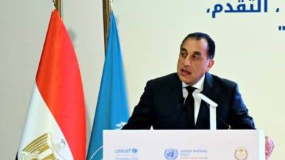 "مدبولي" يتفقد محور عمرو بن العاص ومشروعات دوائية وتعليمية بالجيزة