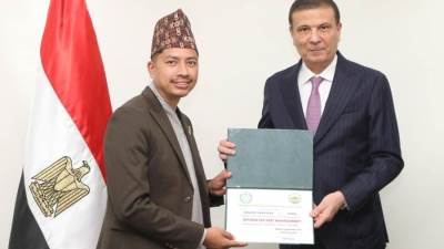 وزير الزراعة يُسلّم شهادات التخرج لـ 18 مبعوثاً من 11 دولة