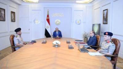 الرئيس يثمن جهود الدولة المصرية ومؤسساتها الوطنية لمواجهة الأزمات المتلاحقة