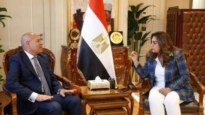 اجتماع موسع لبحث النظافة والبناء المخالف وتطوير الأسواق التاريخية بالقاهرة