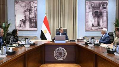 "مدبولي": التوسع في ماكينات الخدمة الذاتية بالمكاتب التأمينية