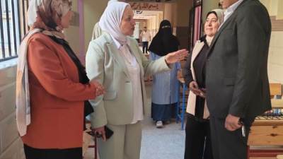 وكيلة تعليم القاهرة تتابع أعمال تقدير الدرجات بـ «الكنترولات»