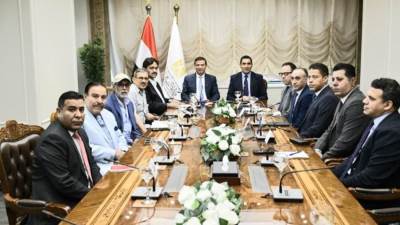 تطوير صناعة وسباقات الخيل على طاولة وزيرا الزراعة والرياضة 