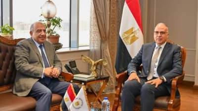 "الري والكهرباء" يبحثان التوسع بالطاقة الشمسية في محطات الرفع ودعم التحول الأخضر