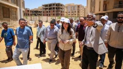 المهندسة راندة المنشاوي تستمتع لمطالب سكان مشروع دار مصر-الأندلس القاهرة الجديدة