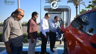 رئيس جهاز العلمين الجديدة: تشغيل 10 محطات شحن للسيارات الكهربائية بالمدينة 