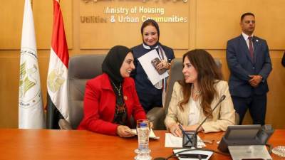 المهندسة راندة المنشاوي توجه بدراسة عاجلة لطلبات نواب الشيوخ