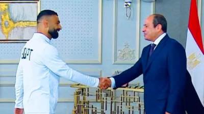 الرئيس السيسي يكرم لاعبي المنتخب الوطني ويوجة اتحاد الكرة بتعليمات جديدة..تعرف عليها