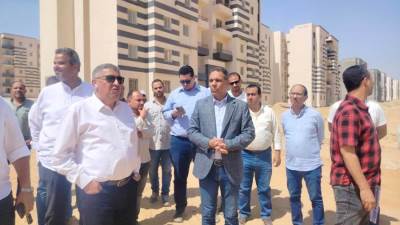 نائب رئيس هيئة المجتمعات العمرانية يتابع مشروعات الإسكان بحدائق اكتوبر 