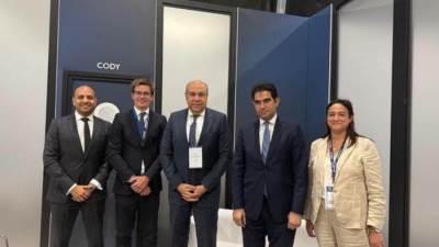 وزير الطيران: القطاع الخاص شريكا رئيسيا بمشروعات تطوير المطارات 