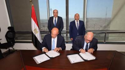النقل ترفع كفاءة الممرات الرئيسية والطرق الداخلية بالمطارات 