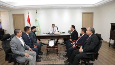 وزير الزراعة يبحث توسعات "نيو هوب" الصينية للأعلاف بمصر