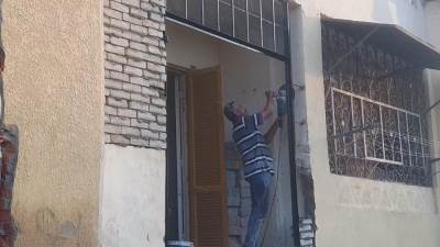 جهاز العاشر من رمضان يتصدى للمخالفات البنائية ويزيل التعديات