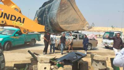 جهاز القاهرة الجديدة ينفذ حملة لإزالة الإشغالات بمنطقة بيت الوطن 