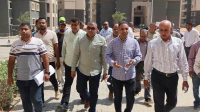 المهندس عمار مندور يتابع مشروعات مدينة حدائق العاشر خلال جولة ميدانية موسعة