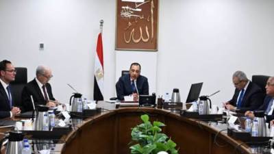«مدبولي» يتابع خطط المشروع القومي لتطوير الشركة القابضة للغزل والنسيج