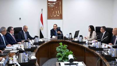 رئيس الوزراء يتابع مشروعات المياه الشرب والصرف الصحي بمحافظة أسوان
