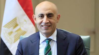 التعليم : امتحانات جميع المراحل الدراسية من الكتاب المدرسي والنماذج الاسترشادية فقط
