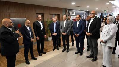 رئيس الوزراء يزور مقر شركة ساذرلاند الأمريكية الرائدة بخدمات العمليات التجارية
