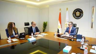"التخطيط" و"التمويل الدولية" تبحثان توسيع مشاركة القطاع الخاص بالطاقة والبنية التحتية